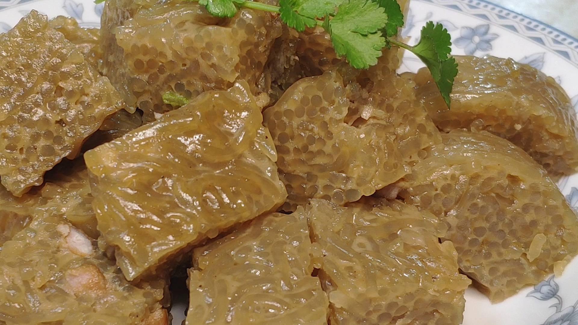 河南美食“粉条焖子”,用料和做法都很简单,上桌大人小孩都爱吃